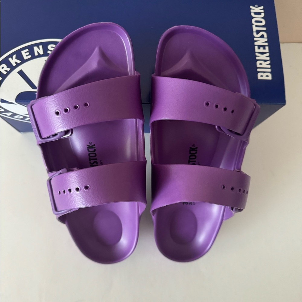 Birkenstock Arizona violet EVA sandal. Size: 6, 8, 9, 37, 39, 40